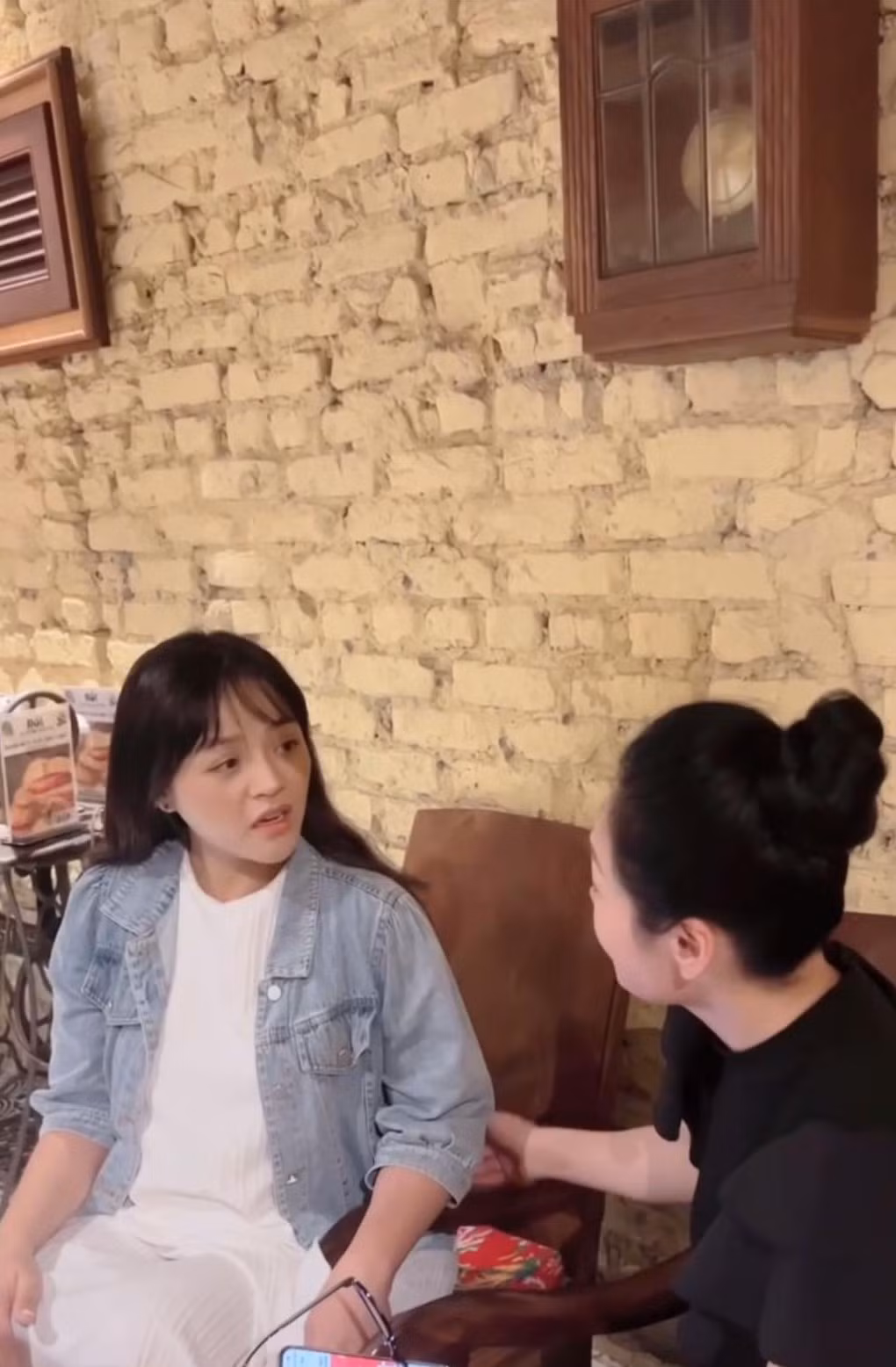 Hình ảnh Phương Oanh và Thu Quỳnh trên phim trường. Hình ảnh Phương Oanh và Thu Quỳnh trên phim trường.
