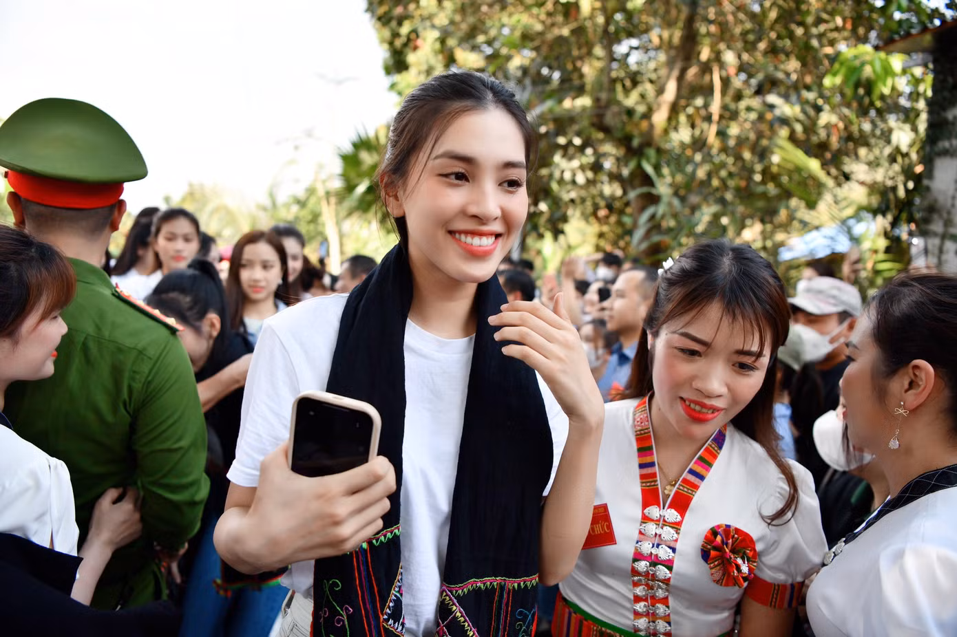 Tham dự sự kiện có Hoa hậu Việt Nam năm 2018 Trần Tiểu Vy; Hoa hậu Việt Nam năm 2022 Huỳnh Thanh Thủy; Hoa hậu Liên lục địa năm 2022 Lê Nguyễn Bảo Ngọc; Hoa hậu Hòa bình Việt Nam năm 2022 Đoàn Thiên Ân; Á hậu 2 Hoa hậu Việt Nam năm 2020 Ngọc Thảo; Á hậu 1 Hoa hậu Việt Nam năm 2022 Trịnh Thuỳ Linh; Á hậu 2 Hoa hậu Việt Nam năm 2022 Ngọc Hằng; Người đẹp Nhân ái Hoa hậu Việt Nam năm 2022 Ngọc Mai; Hoa khôi Cần Thơ Huỳnh Thuý Vi.