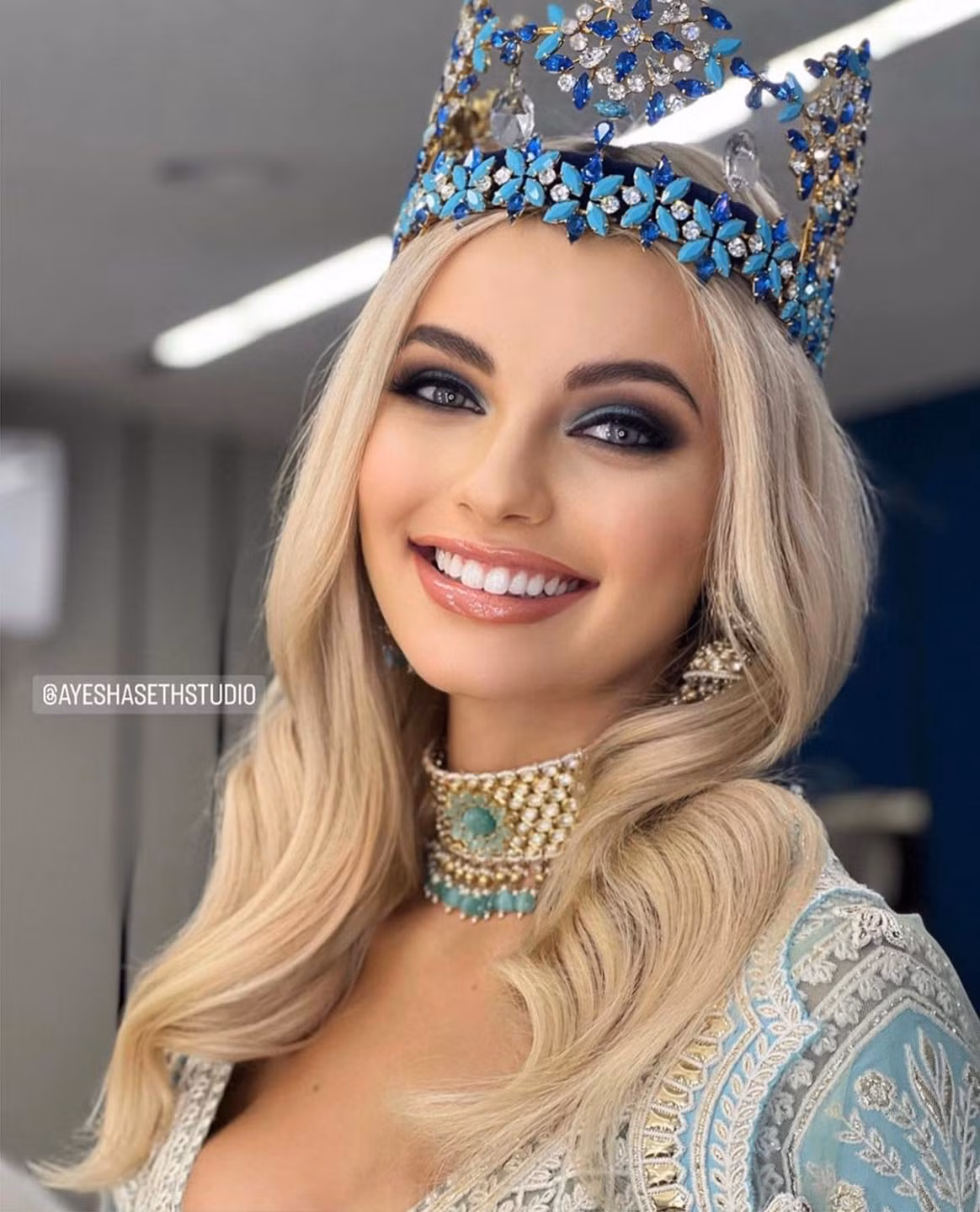 Hình ảnh Karolina Bielawska gợi cảm dự tiệc gala ở Ấn Độ.