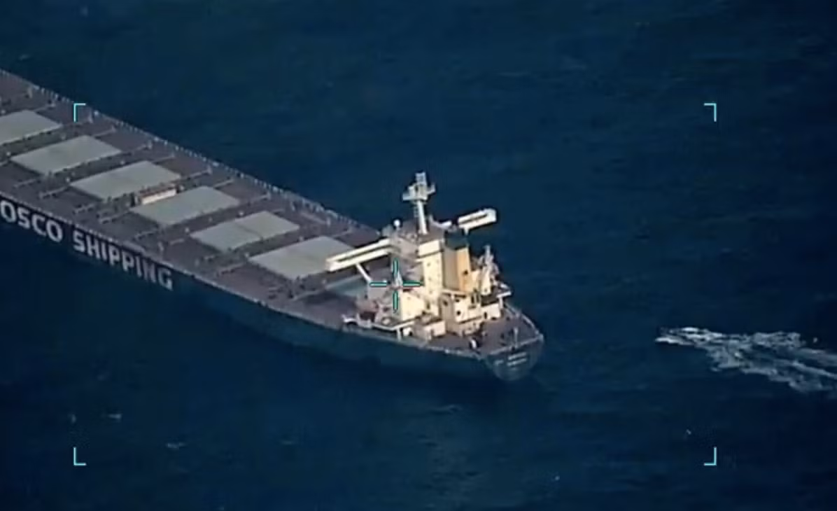 Hải quân Ấn Độ giải cứu tàu MV Lila Norfolk khỏi tay cướp biển ngày 4/1. (Ảnh: Indian Navy)