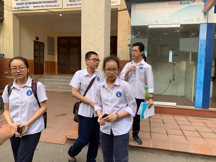 Bảng điểm choáng váng của trường Ams và vỡ trận Trường THCS Ngoại ngữ ảnh 6