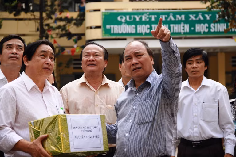 Phó Thủ tướng Nguyễn Xuân Phúc chỉ đạo các lực lượng chức năng khẩn trương hỗ trợ, khắc phục hậu quả bão số 11. Các lực lượng chức năng khẩn trương hỗ trợ, khắc phục hậu quả bão số 11