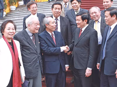 Chủ tịch nước Trương Tấn Sang với các đại biểu UBT.Ư Mặt trận Tổ quốc Việt Nam. Ảnh: TTXVN
