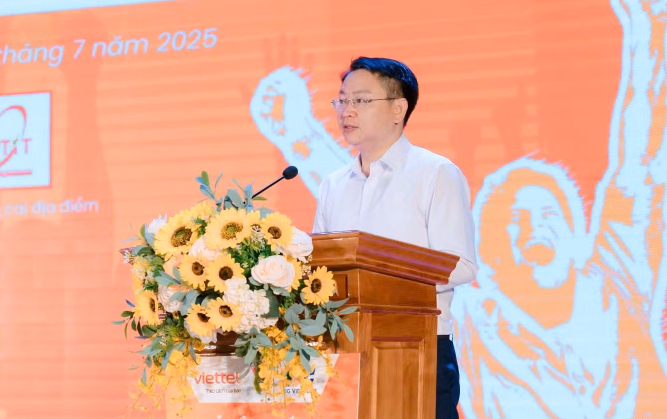 Anh Trần Hữu - Giám đốc Trung tâm Phát triển Khoa học, Công nghệ và Tài năng trẻ phát biểu tại chương trình.