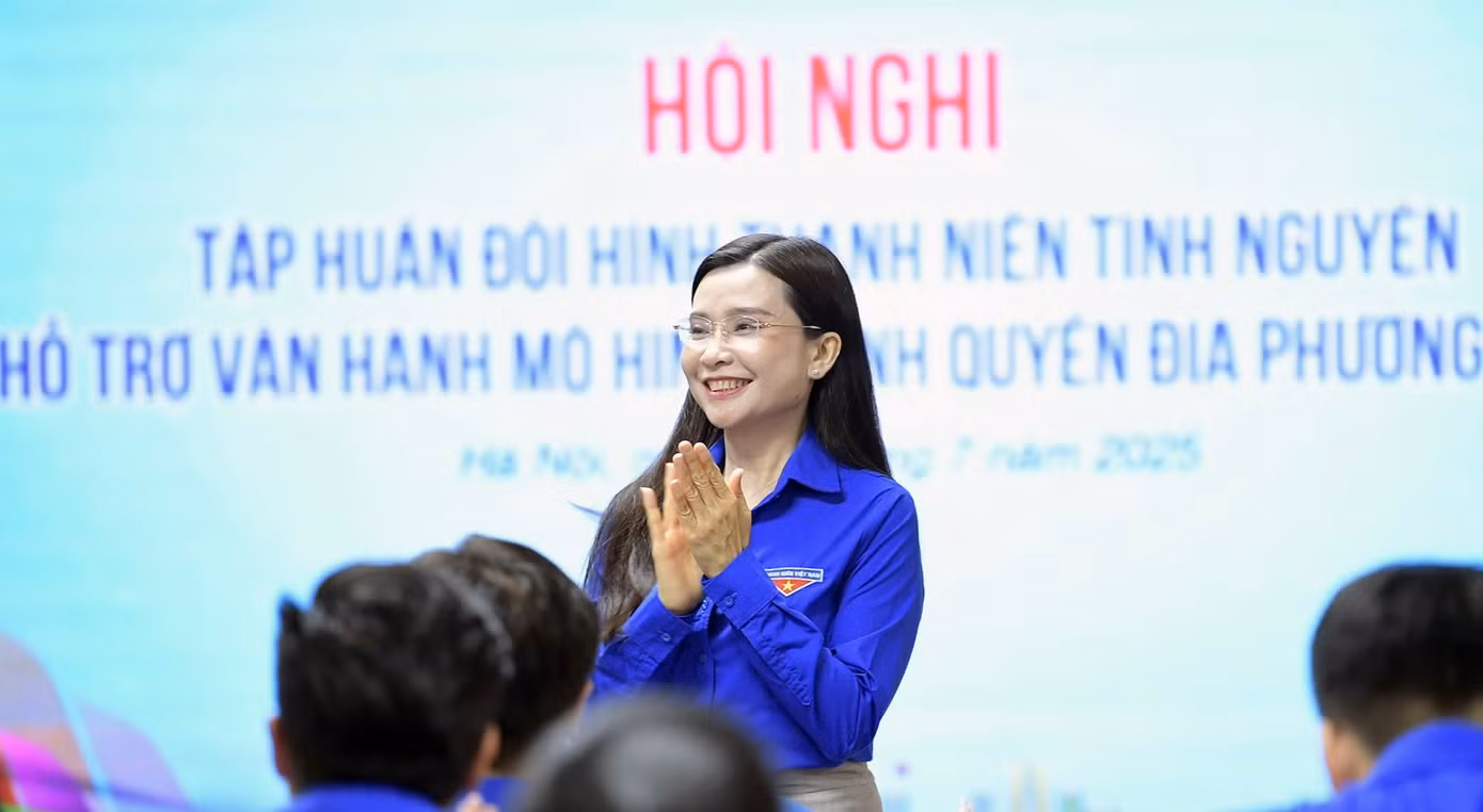 Bí thư T.Ư Đoàn tin tưởng rằng, sau hội nghị hôm nay, các bạn sẽ trở về địa phương với kiến thức vững vàng hơn, niềm tin mạnh mẽ hơn và một tinh thần cống hiến rực cháy.