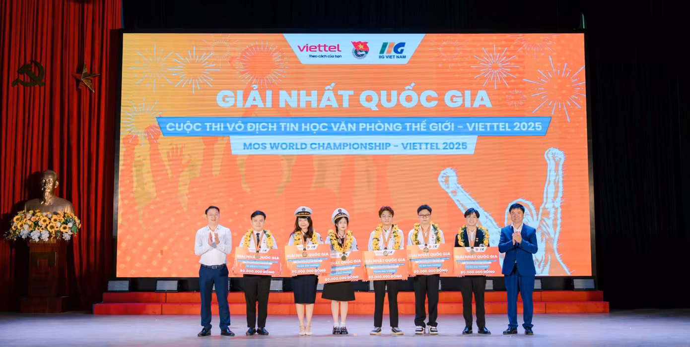 Ban Tổ chức trao giải Nhất quốc gia cho 6 thí sinh.