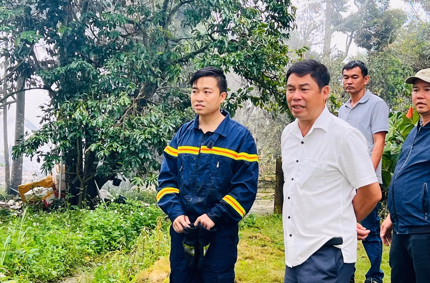 Lãnh đạo TP Bảo Lộc đến hiện trường chỉ đạo nhanh chóng điều tra nguyên nhân. Lãnh đạo TP Bảo Lộc đến hiện trường chỉ đạo nhanh chóng điều tra nguyên nhân.