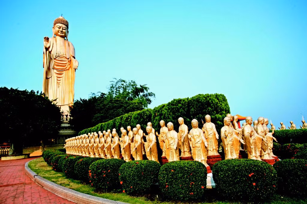 Phật Quang Sơn với hơn 20 bảo tháp, tàng kinh các, tòa điện, lễ đường trang nghiêm 