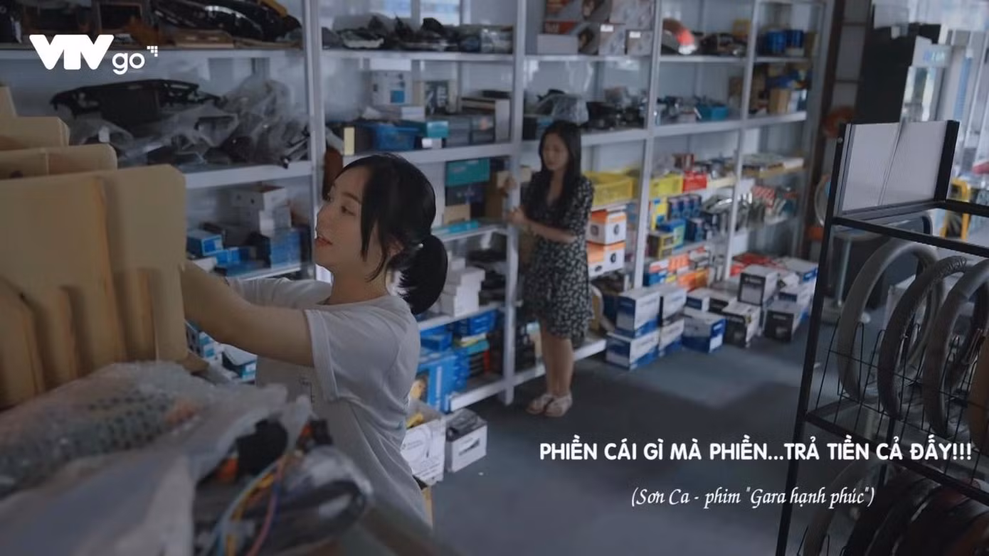Sơn Ca lỡ miệng nói với Vân về lí do cho cô ở cùng.