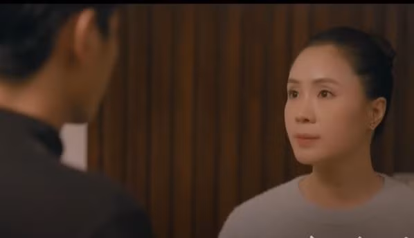 Bộ phim ôm đồm, sa đà khi khai thác mối tình tay ba Hoàng (Việt Anh) - Phương (Hồng Diễm) - Quân (Quốc Huy). Ảnh: CMH. Bộ phim ôm đồm, sa đà khi khai thác mối tình tay ba Hoàng (Việt Anh) - Phương (Hồng Diễm) - Quân (Quốc Huy). Ảnh: CMH.