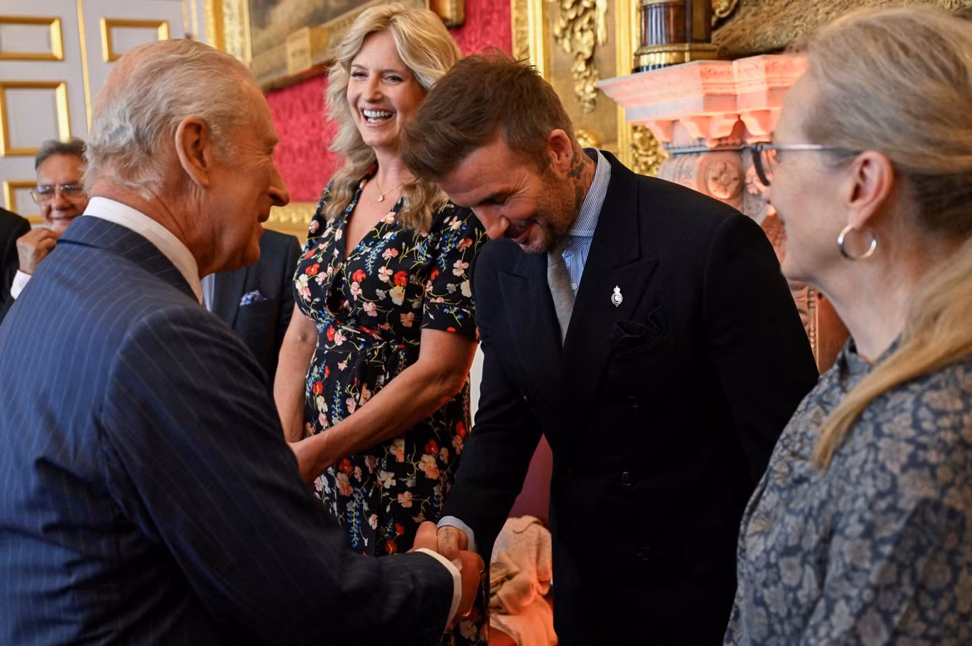Tước hiệp sĩ là món quà mừng sinh nhật lần thứ 50 mà Vua Charles dành cho David Beckham. Ảnh: Getty Images. Tước hiệp sĩ là món quà mừng sinh nhật lần thứ 50 mà Vua Charles dành cho David Beckham. Ảnh: Getty Images.