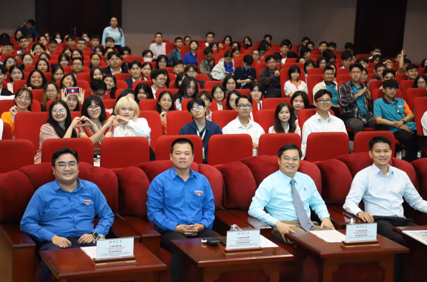 Dự buổi khai mạc diễn đàn có anh Nguyễn Hải Nam - Phó Chánh văn phòng Trung ương Đoàn. Dự buổi khai mạc diễn đàn có anh Nguyễn Hải Nam - Phó Chánh văn phòng Trung ương Đoàn.