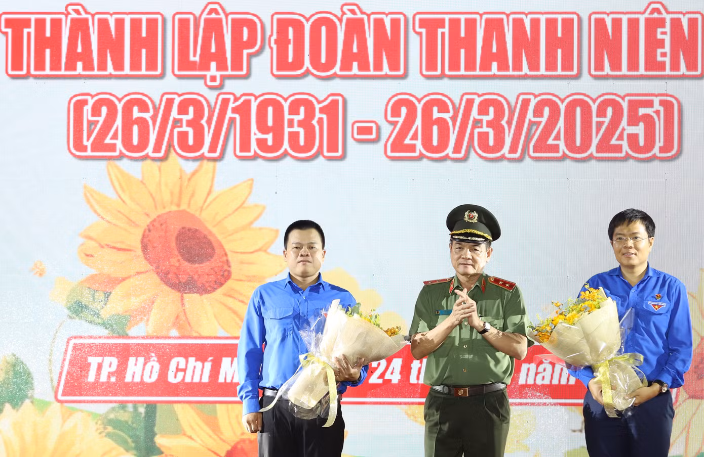 Dịp này, nhân kỷ niệm 94 năm Ngày thành lập Đoàn TNCS Hồ Chí Minh, lãnh đạo CATP cũng chúc mừng, cám ơn cơ quan Trung ương Đoàn, Thành Đoàn TPHCM và các đơn vị Đoàn kết nghĩa cùng đội ngũ cán bộ Đoàn trong lực lượng CATP.