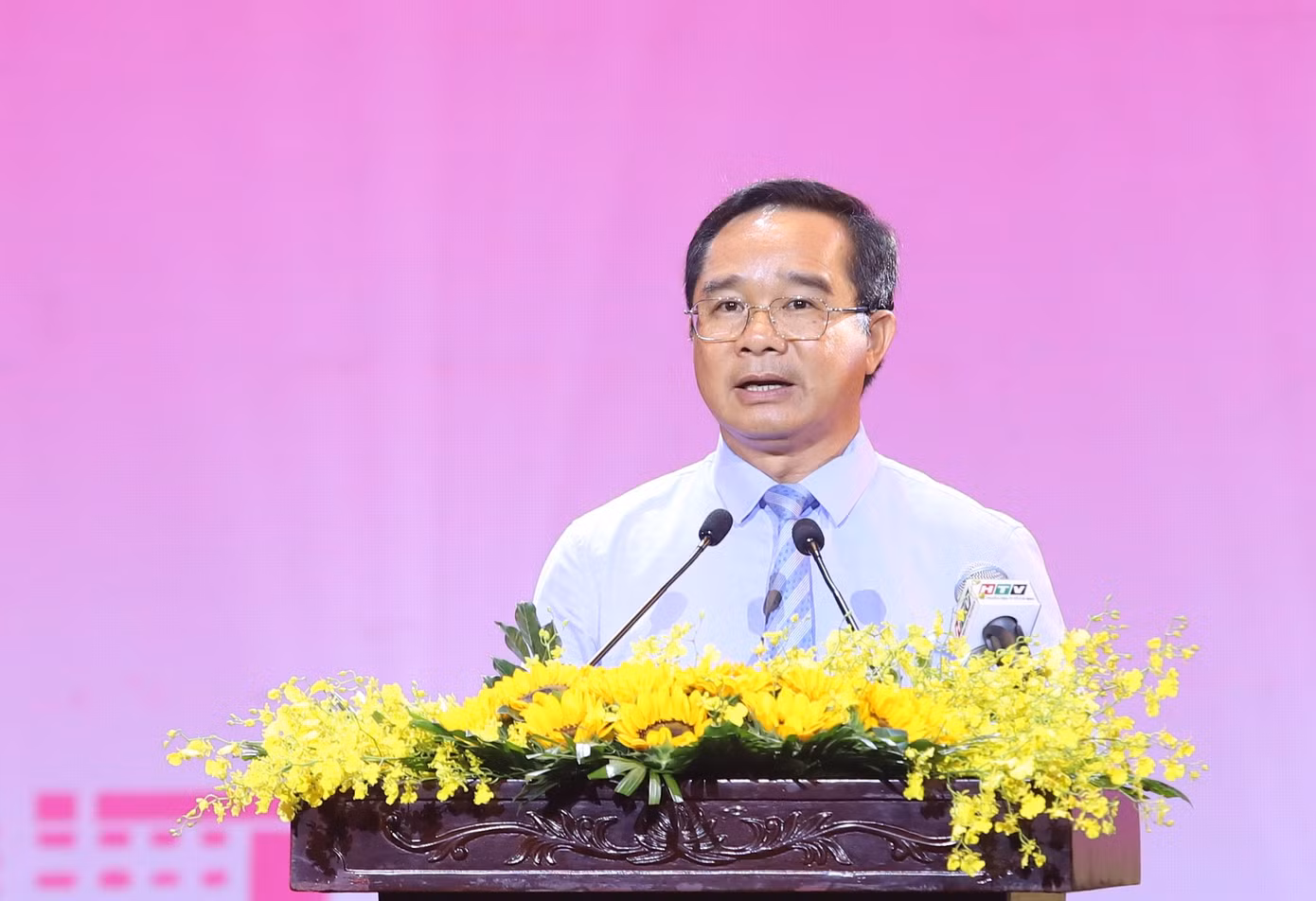 Chủ tịch UBND TPHCM Nguyễn Văn Được phát biểu tri ân các thế hệ tiền bối với những đóng góp đặc biệt cho sự phát triển đi lên của thành phố. Chủ tịch UBND TPHCM Nguyễn Văn Được phát biểu tri ân các thế hệ tiền bối với những đóng góp đặc biệt cho sự phát triển đi lên của thành phố.