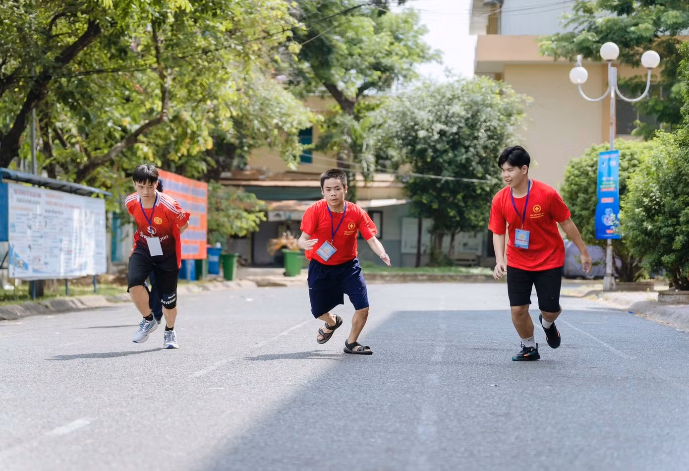 Thi tài với môn chạy bộ cự ly ngắn. Thi tài với môn chạy bộ cự ly ngắn.