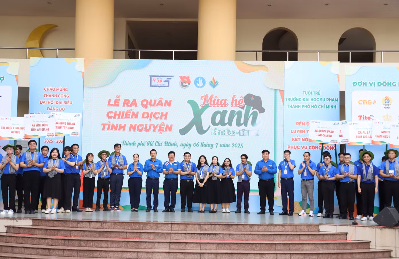 Các đội hình tình nguyện sẵn sàng góp sức trong mùa hè tình nguyện. Các đội hình tình nguyện sẵn sàng góp sức trong mùa hè tình nguyện.