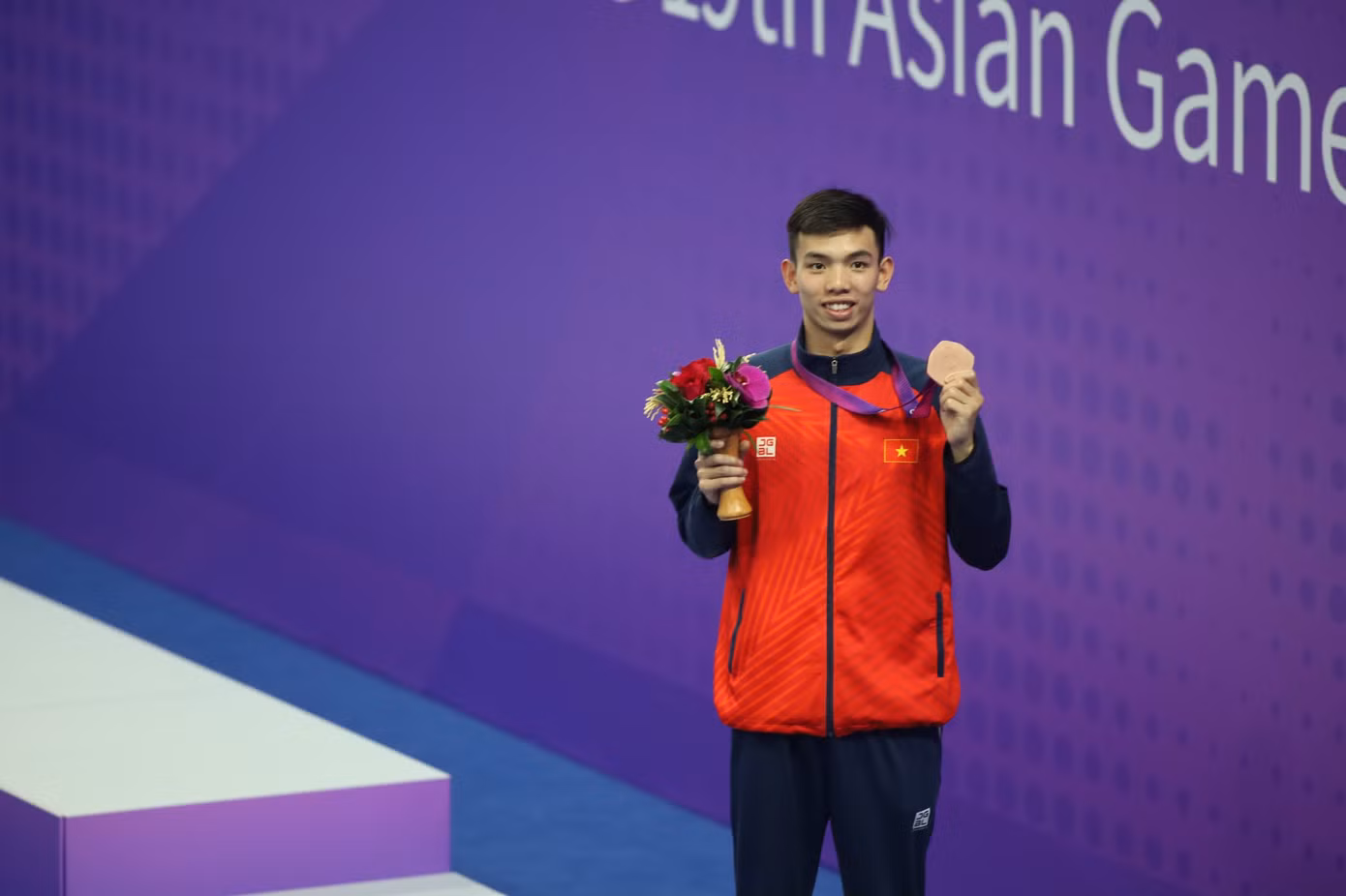 Huy Hoàng giành 2 HCĐ tại Asiad 19 Huy Hoàng giành 2 HCĐ tại Asiad 19