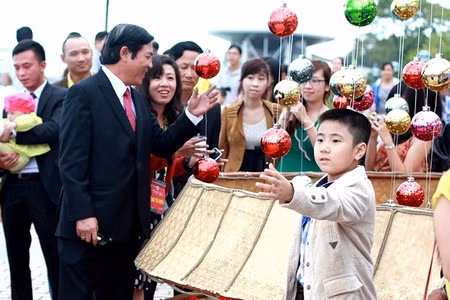 Ông rất quan tâm đến từng chi tiết trên con đường hoa
