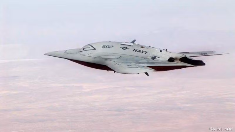 Máy bay không người lái tàng hình X-47B có thể mang tên lửa đánh chặn