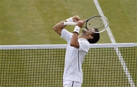 Djokovic băng băng tiến về đích