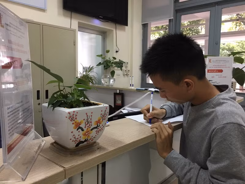 Nam sinh bị trường quân đội trả về được miễn học phí như thế nào
