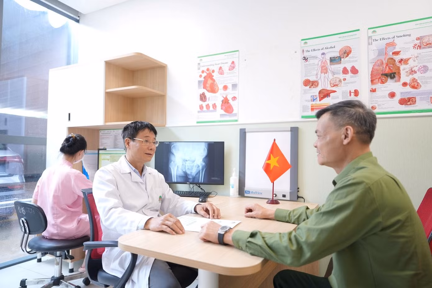 Ths.Bs Trương Xuân Quang tư vấn bệnh lý cơ xương khớp. Ths.Bs Trương Xuân Quang tư vấn bệnh lý cơ xương khớp.