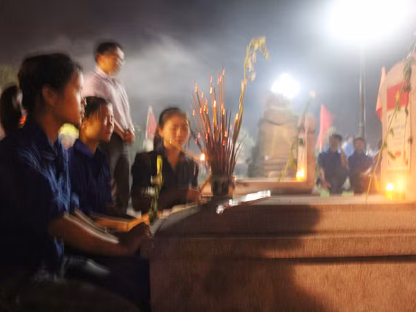 Thắp nến tri ân tại Hà Tĩnh. Thắp nến tri ân tại Hà Tĩnh