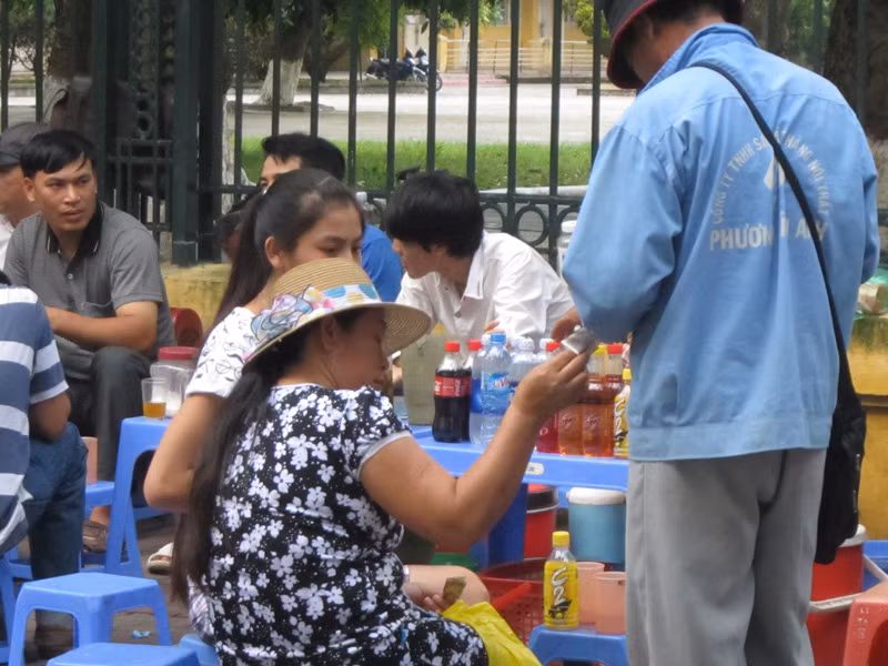 Ông lão ăn xin ở cổng ĐH Bách Khoa Hà Nội