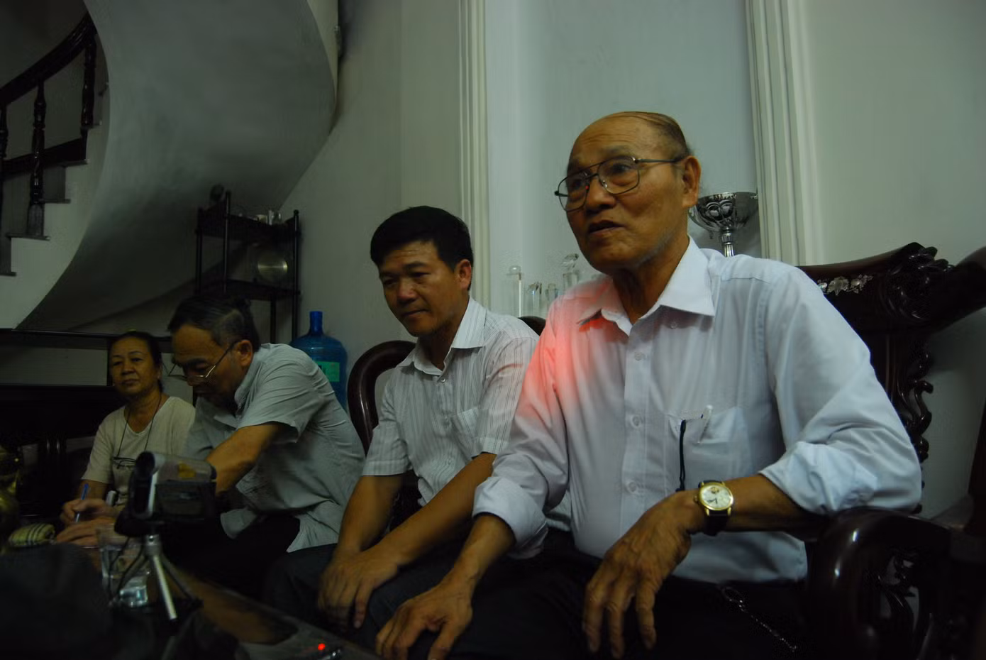 Các nhà ngoại cảm làm việc là đoàn thứ 2 sau ĐH Hồng Bàn vào cuộc