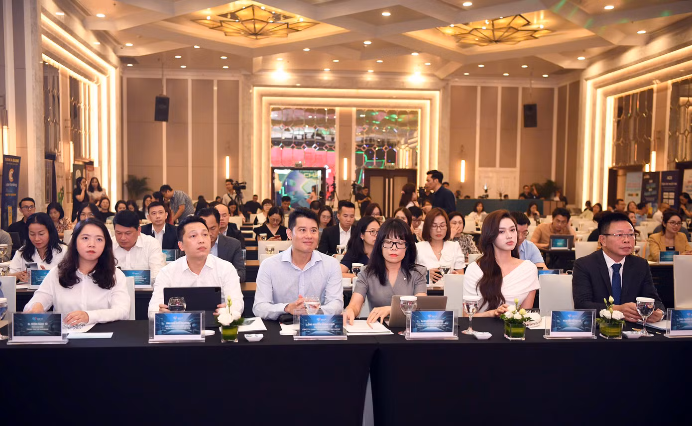 Các đại biểu tham dự chương trình họp báo Ngày Thẻ Việt Nam 2024.