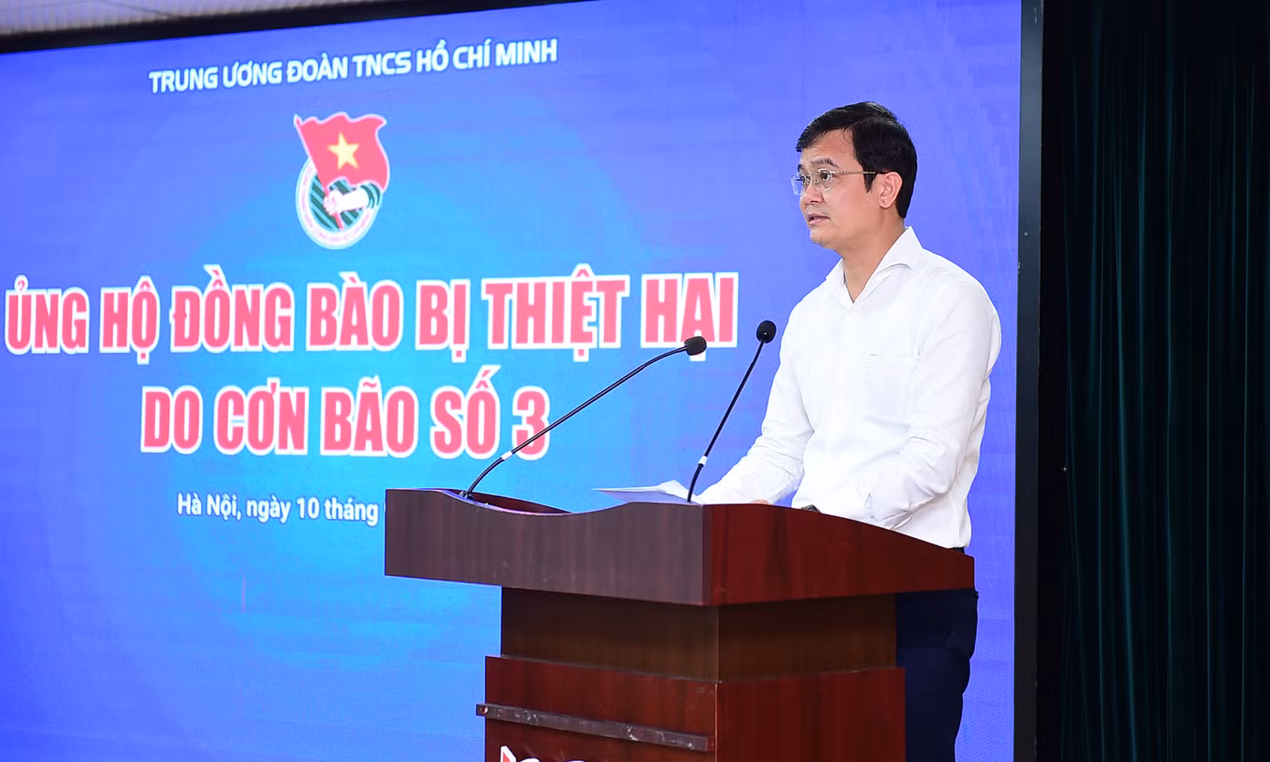 Anh Bùi Quang Huy kêu gọi cán bộ, đoàn viên, thanh thiếu nhi ủng hộ đồng bào bị thiệt hại do bão số 3. Ảnh: Xuân Tùng
