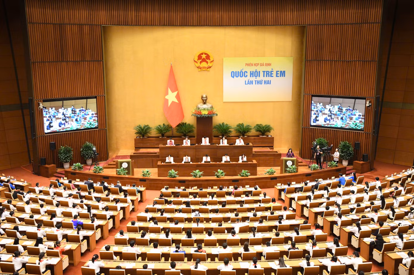Toàn cảnh phiên chất vấn Phiên họp giả định "Quốc hội trẻ em" lần thứ II năm 2024. Ảnh: Như Ý Toàn cảnh phiên chất vấn Phiên họp giả định "Quốc hội trẻ em" lần thứ II năm 2024. Ảnh: Như Ý