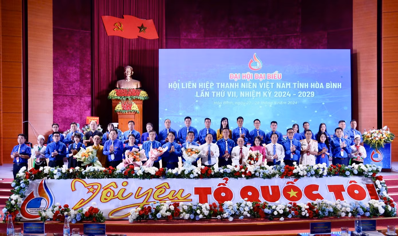 Lãnh đạo T.Ư Đoàn, T.Ư Hội và Hoà Bình chúc mừng Uỷ ban Hội LHTN Việt Nam tỉnh Hoà Bình khóa mới