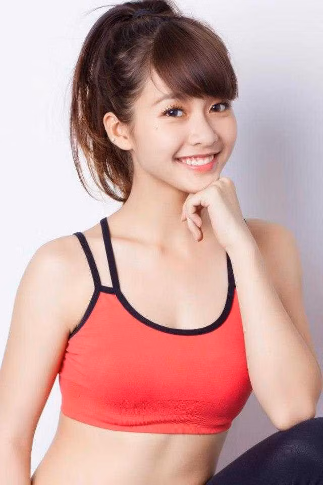 Nhan sắc những ngày đầu của 'hot girl boxing' Khả Ngân.