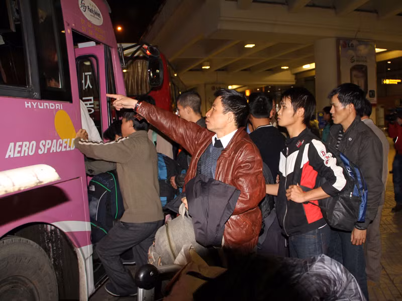 Việc hơn 10.000 lao động về nước trước thời hạn từ Libya khiến nhiều doanh nghiệp XKLĐ điêu đứng. Ảnh: Bảo Anh
