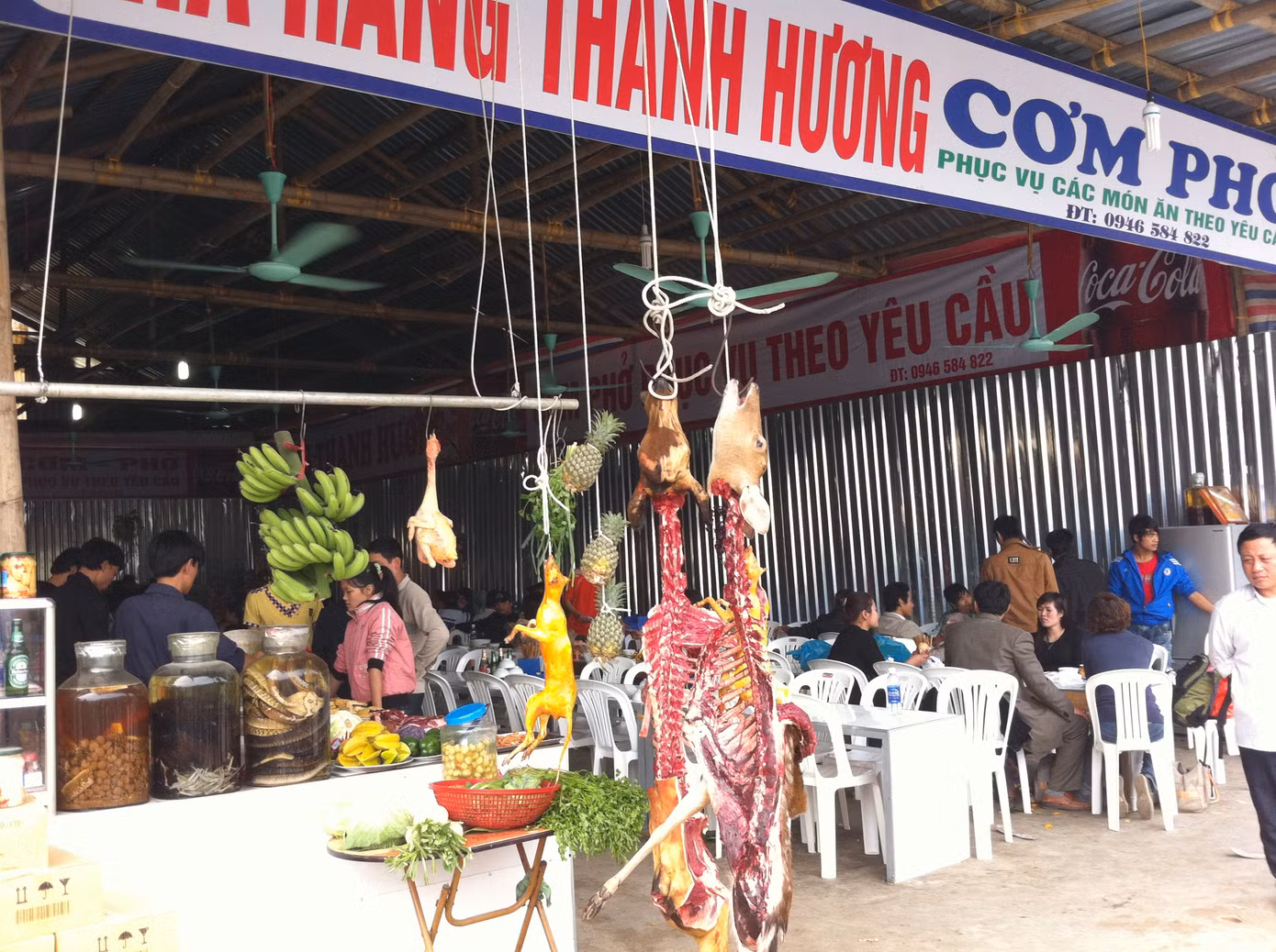 Tuy nhiên, nhìn cảnh này, nhiều người vẫn ái ngại cho không gian thanh tịnh của 