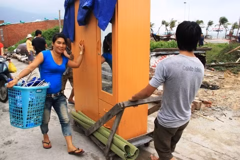 Người dân Đà Nẵng đến Phú Yên sơ tán được trở về nhà khi mắt bão đã ra ngoài vùng nguy hiểm