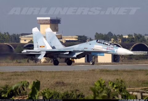 Biến thể huấn luyện chiến đấu hai chỗ ngồi Su-27UBK
