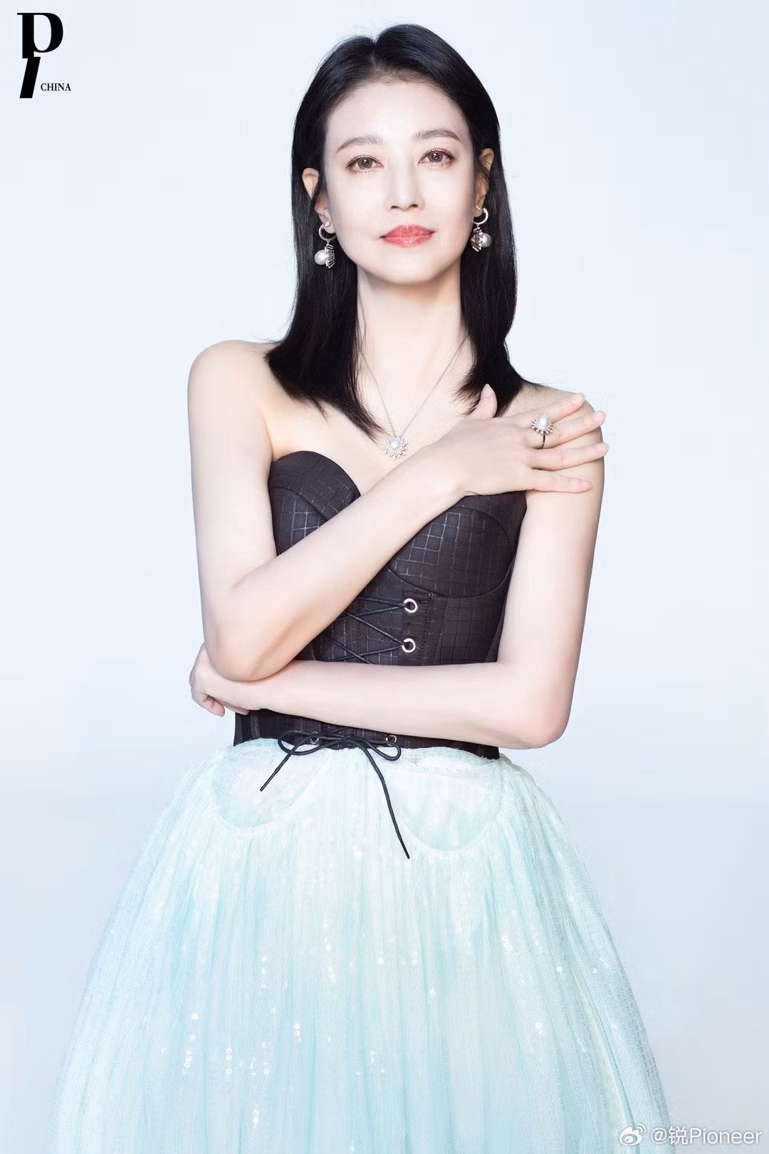 Châu Hải My khoe nhan sắc trẻ trung trong bộ ảnh cuối cùng. Cô còn chụp cùng những chú thú cưng đáng yêu. Ảnh: Pioneer.