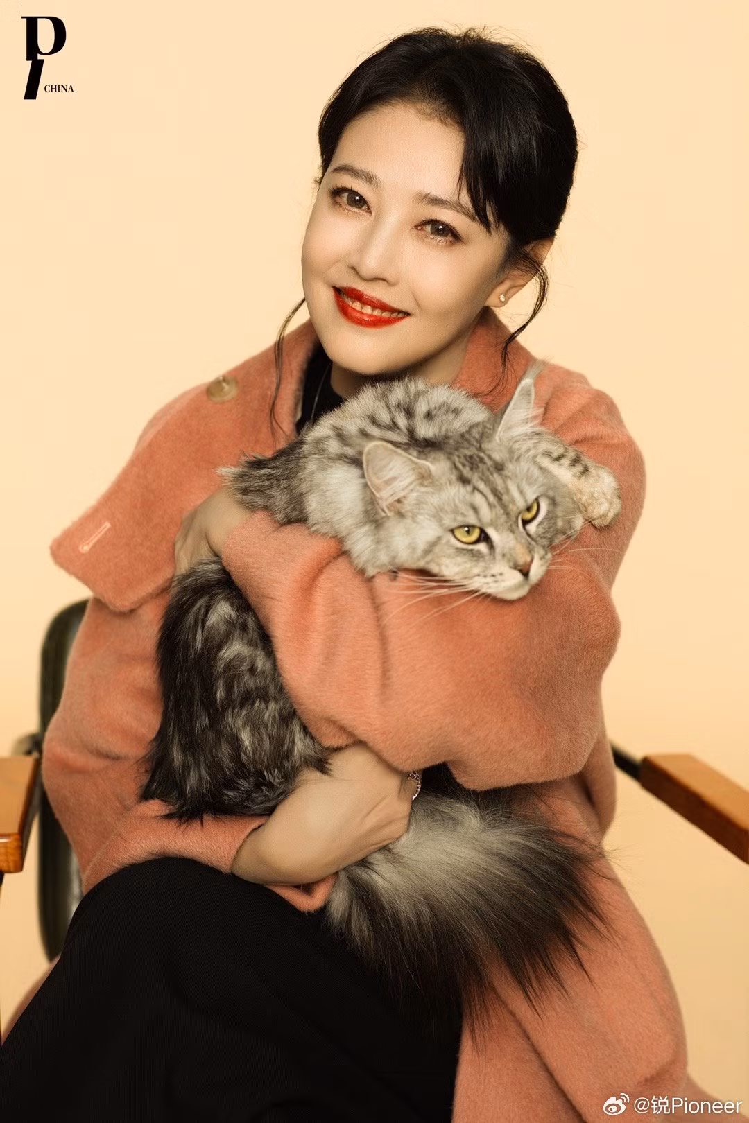 Châu Hải My khoe nhan sắc trẻ trung trong bộ ảnh cuối cùng. Cô còn chụp cùng những chú thú cưng đáng yêu. Ảnh: Pioneer.