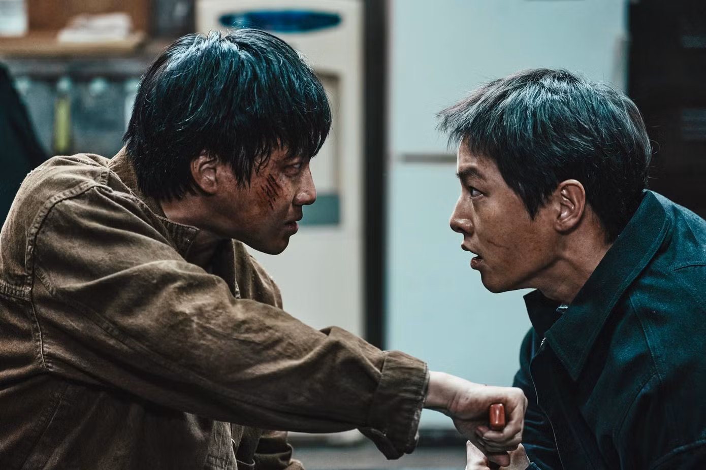 Song Joong Ki chịu khó vào nhiều dạng vai khác nhau, nhưng diễn xuất vẫn chưa được cải thiện. Song Joong Ki chịu khó vào nhiều dạng vai khác nhau, nhưng diễn xuất vẫn chưa được cải thiện.