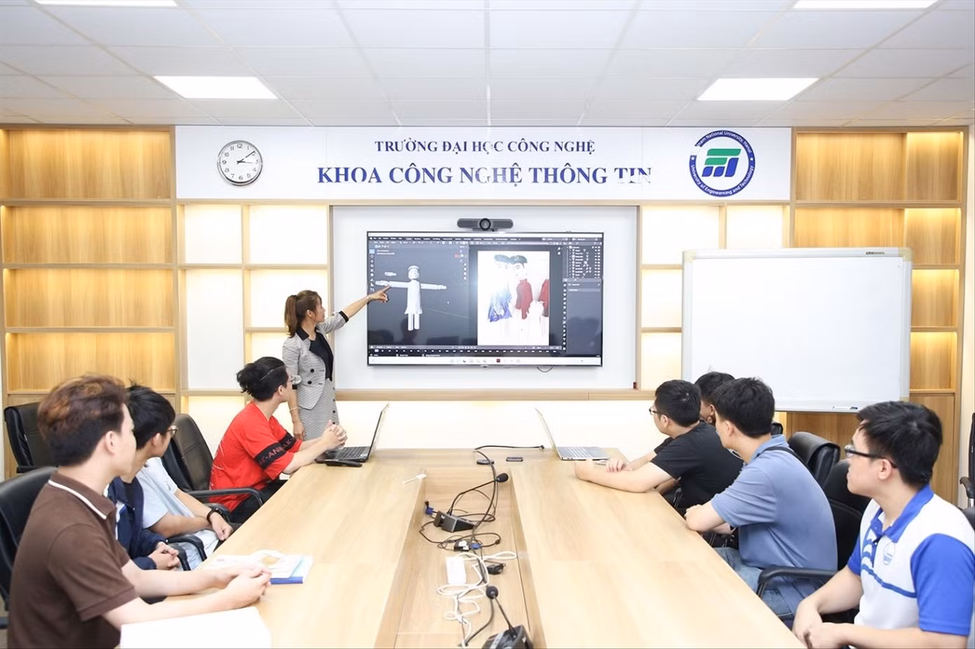Sinh viên khoa Công nghệ thông tin trong giờ học. Ảnh: Anh Thư Sinh viên khoa Công nghệ thông tin trong giờ học. Ảnh: Anh Thư