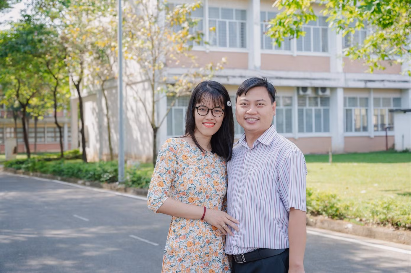 Vợ chồng nhà khoa học trẻ Hoàng Tân - Thuỳ Linh nên duyên từ những thí nghiệm hoá học. Ảnh: NVCC