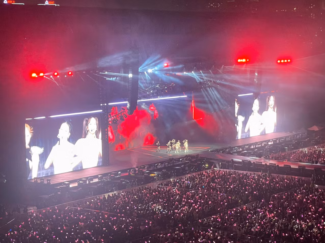 Sau thời gian dài chờ đợi, cuối cùng BlackPink, cũng xuất hiện trên sân khấu Sau thời gian dài chờ đợi, cuối cùng BlackPink, cũng xuất hiện trên sân khấu