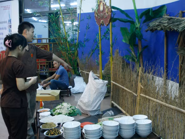 Các món ăn truyền thống được giới thiệu bên lề hội nghị. Các món ăn truyền thống được giới thiệu bên lề hội nghị