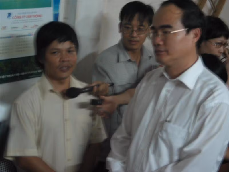 Tân Bộ trưởng GD&ĐT thăm gia đình thầy Đỗ Việt Khoa ảnh 1