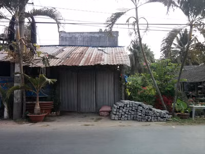 Con của ông Tư đang sinh sống tạm bợ trên một phần đám đất