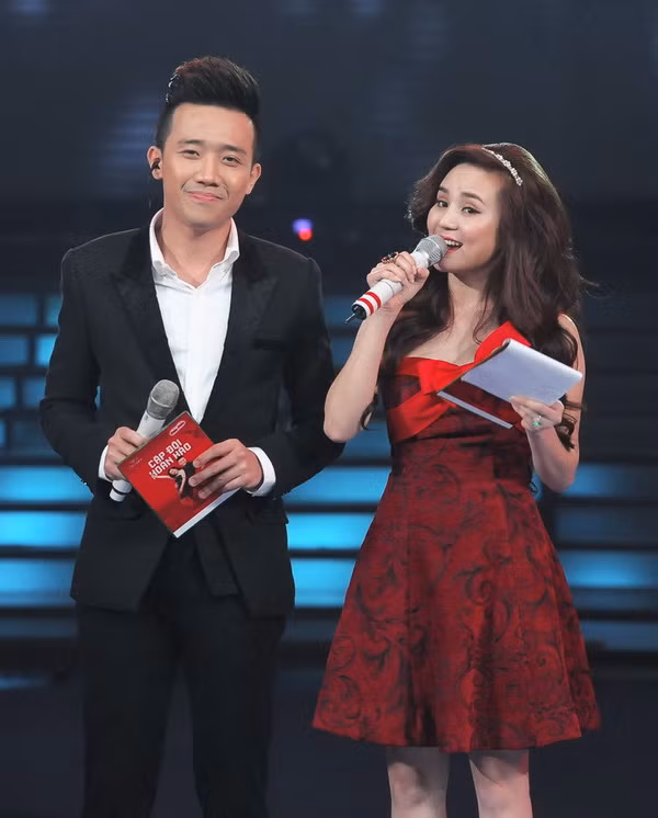 Trấn Thành và Vy Oanh trong vai trò MC của Cặp đôi hoàn hảo