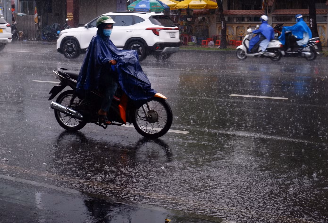 Trong những ngày cuối tháng 6, khu vực TPHCM khả năng có mưa rào và dông vài nơi; chiều tối và tối có mưa rào rải rác, có nơi mưa to. Ảnh minh họa: Hữu Huy Trong những ngày cuối tháng 6, khu vực TPHCM khả năng có mưa rào và dông vài nơi; chiều tối và tối có mưa rào rải rác, có nơi mưa to. Ảnh minh họa: Hữu Huy