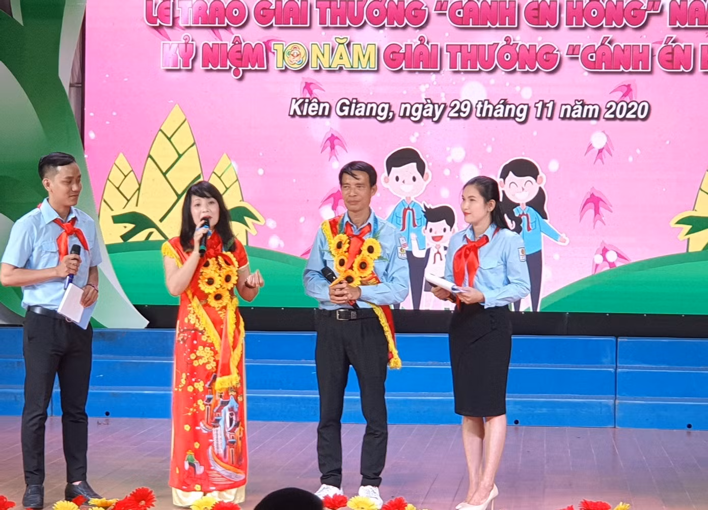 Tuyên dương những 'Cánh én hồng' vì học sinh thân yêu ảnh 4